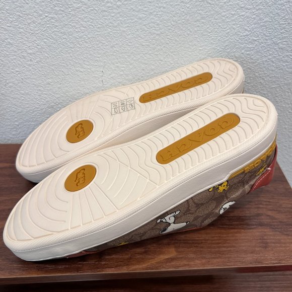 coach Coach X Peanuts Clip Low Top Sneaker In Signature Canvas With Snoopy ce860 - Picture 6 of 7